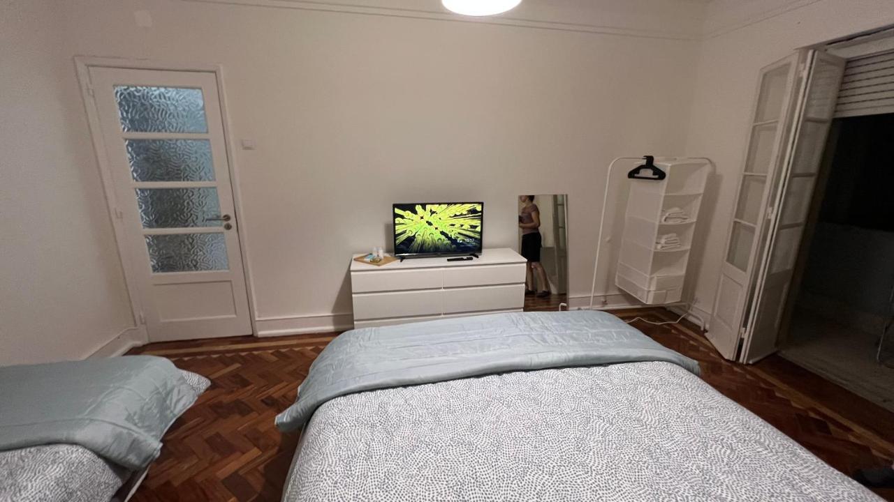 Habitacion Privada Para 3 Grande Con Balcon リスボン エクステリア 写真