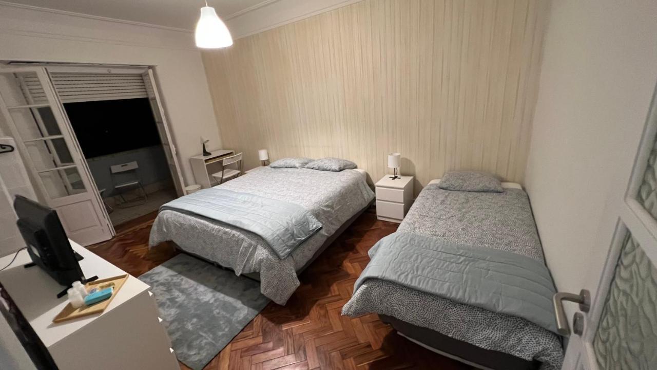 Habitacion Privada Para 3 Grande Con Balcon リスボン エクステリア 写真