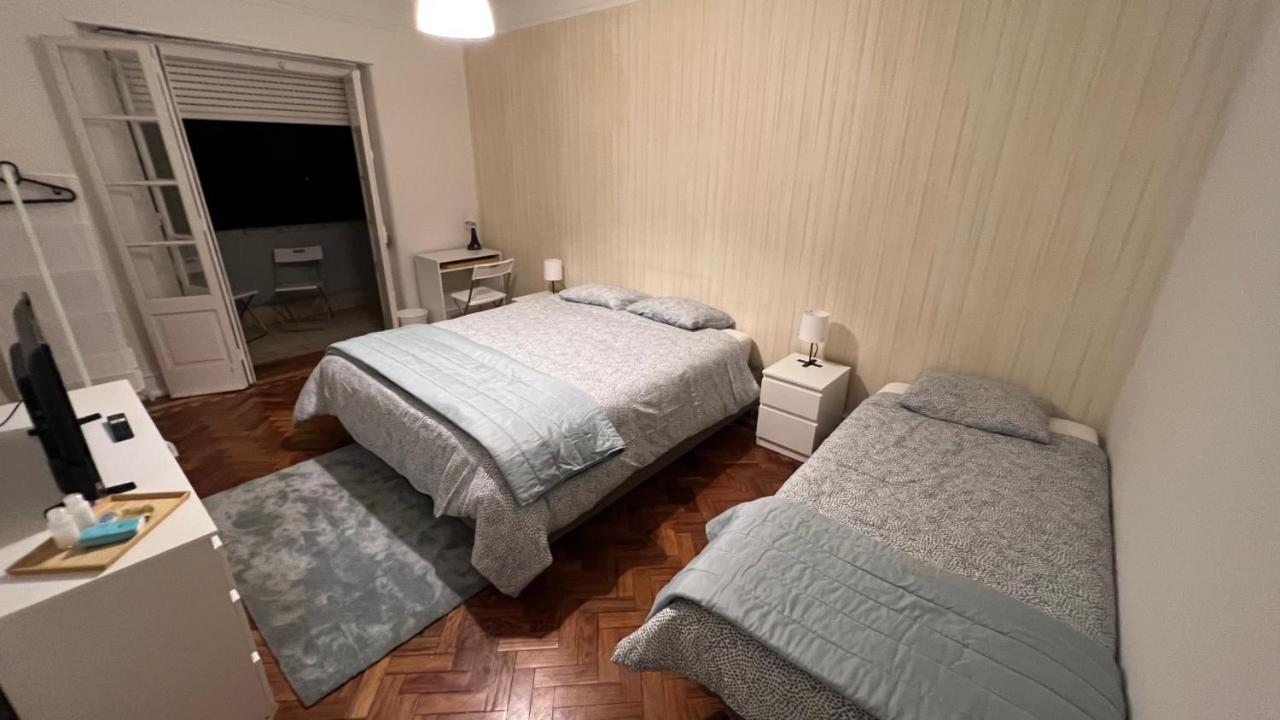 Habitacion Privada Para 3 Grande Con Balcon リスボン エクステリア 写真